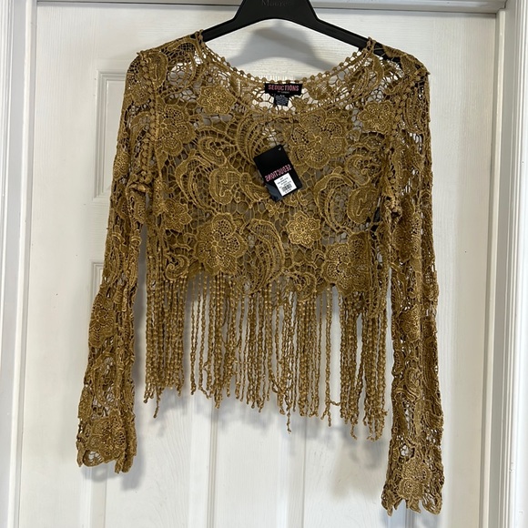 Brand new lace top perfect for spring and summer. - Picture 1 of 1